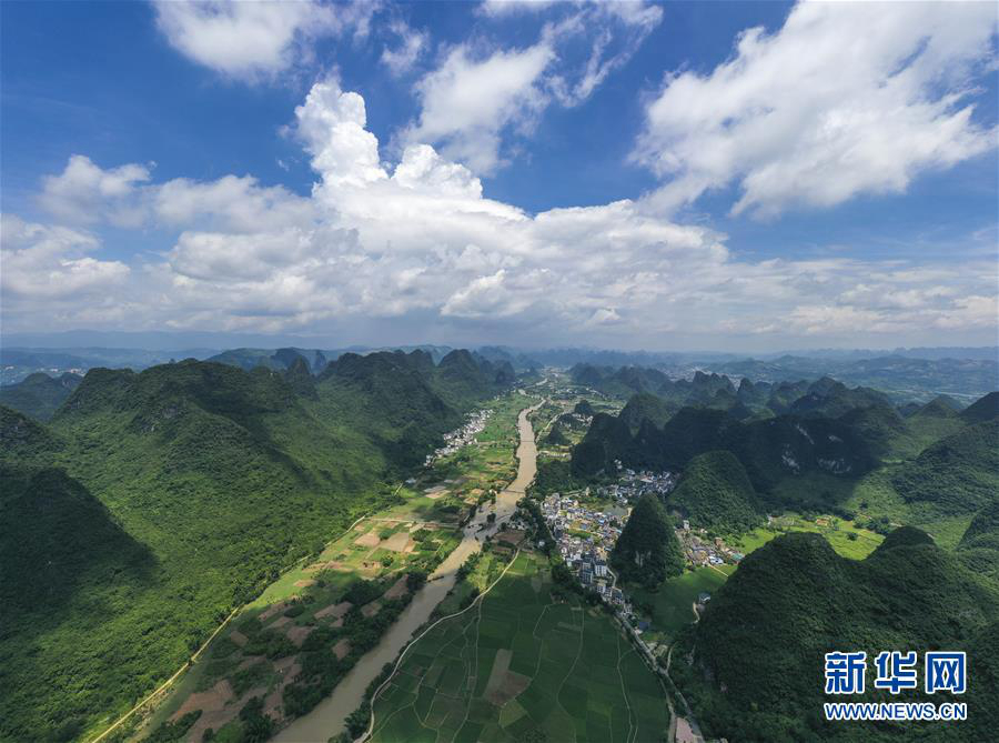 Чарующие летние пейзажи в уезде Яншо Гуанси-Чжуанского автономного района