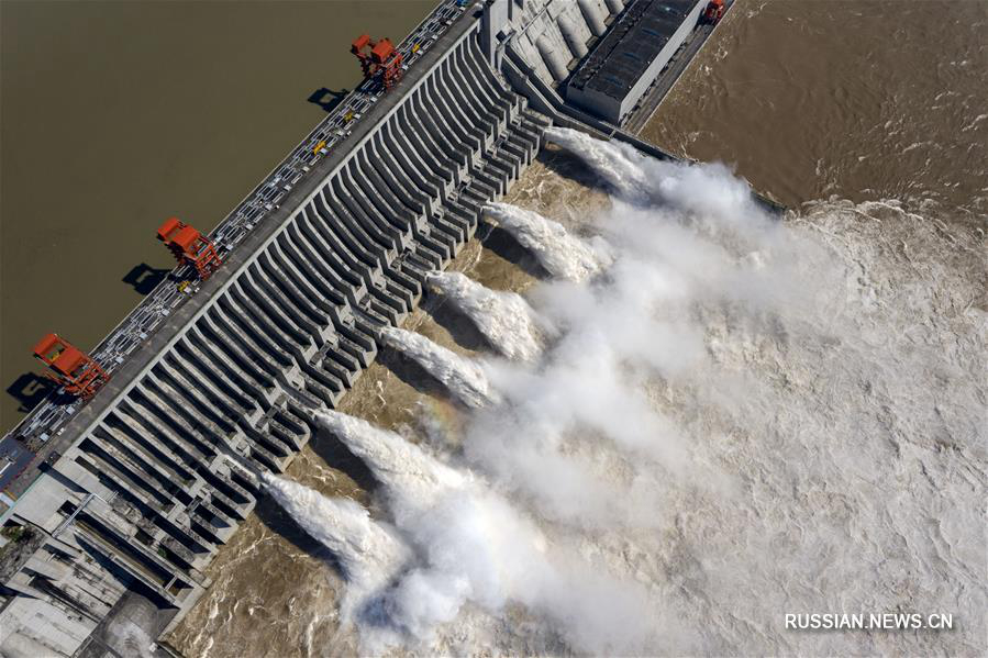 Гидротехнические сооружения в верховьях Янцзы сдержали более 30 млрд кубометров воды 