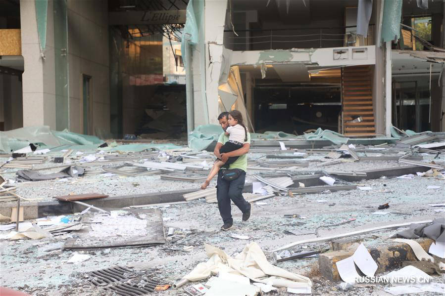 Мощные взрывы прогремели в Бейруте 