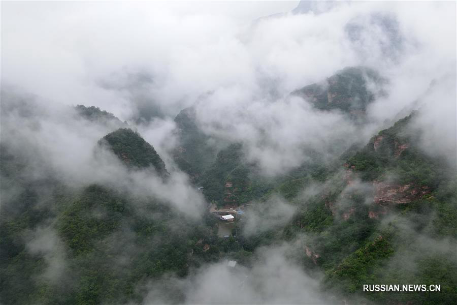 "Море облаков" в г. Синтай на севере Китая 