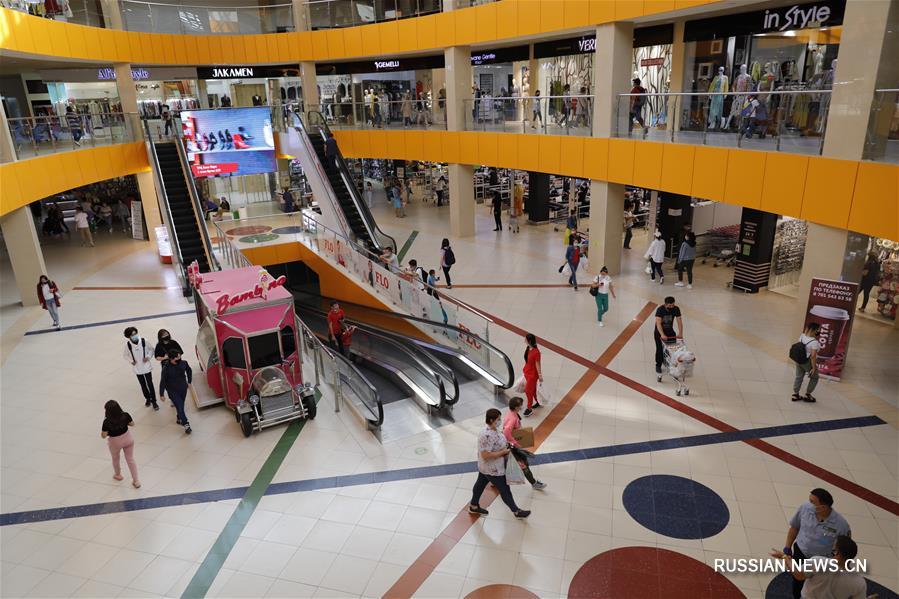 Торгово-развлекательные центры заработали в Казахстане после ослабления карантина