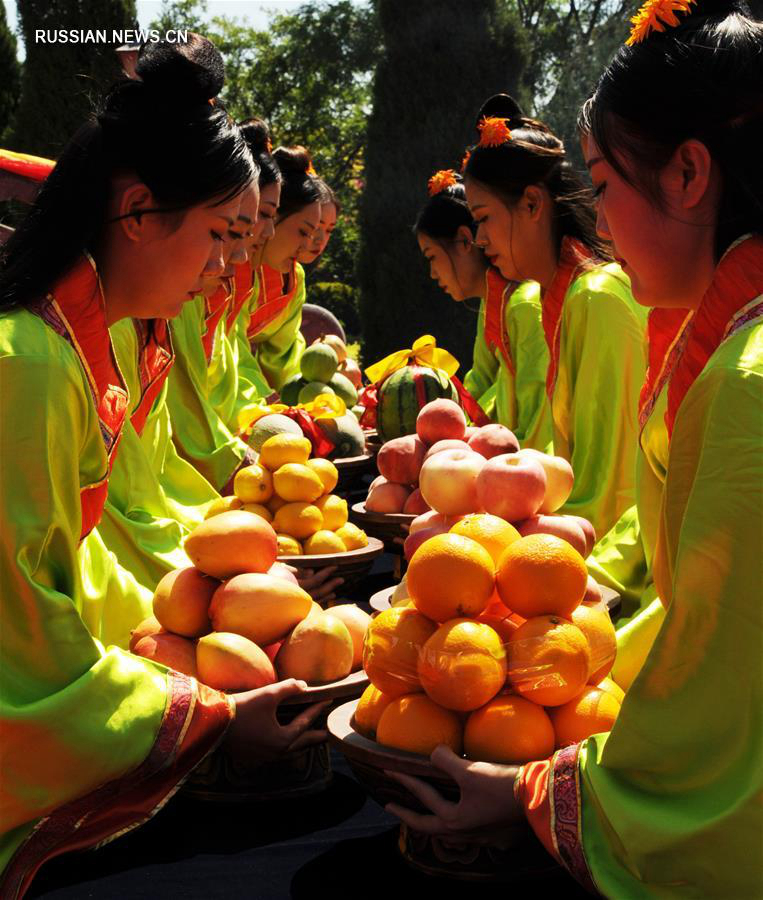 Праздничное жертвоприношение предкам в уезде Хундун 