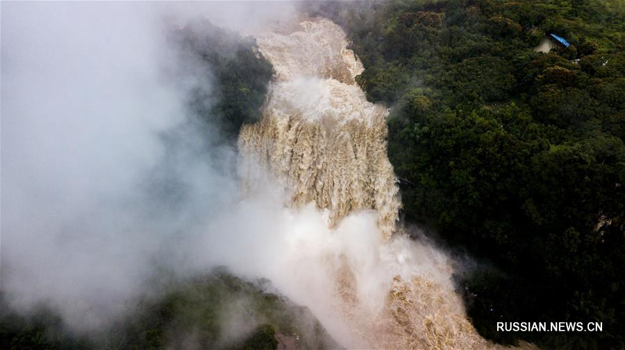 Водопад Хуангошу: взгляд с неба 