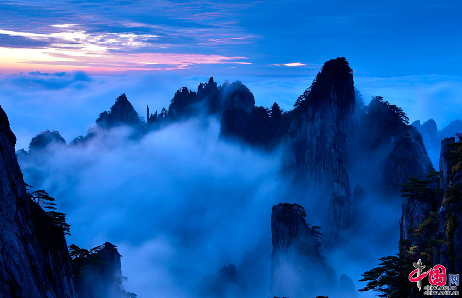 Величественные пейзажи горы Хуаншань после дождя