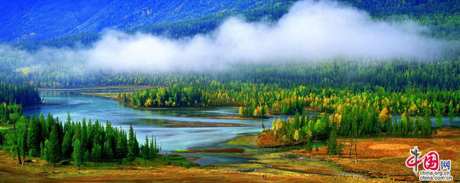 Осенние пейзажи в синьцзянском районе Алтай