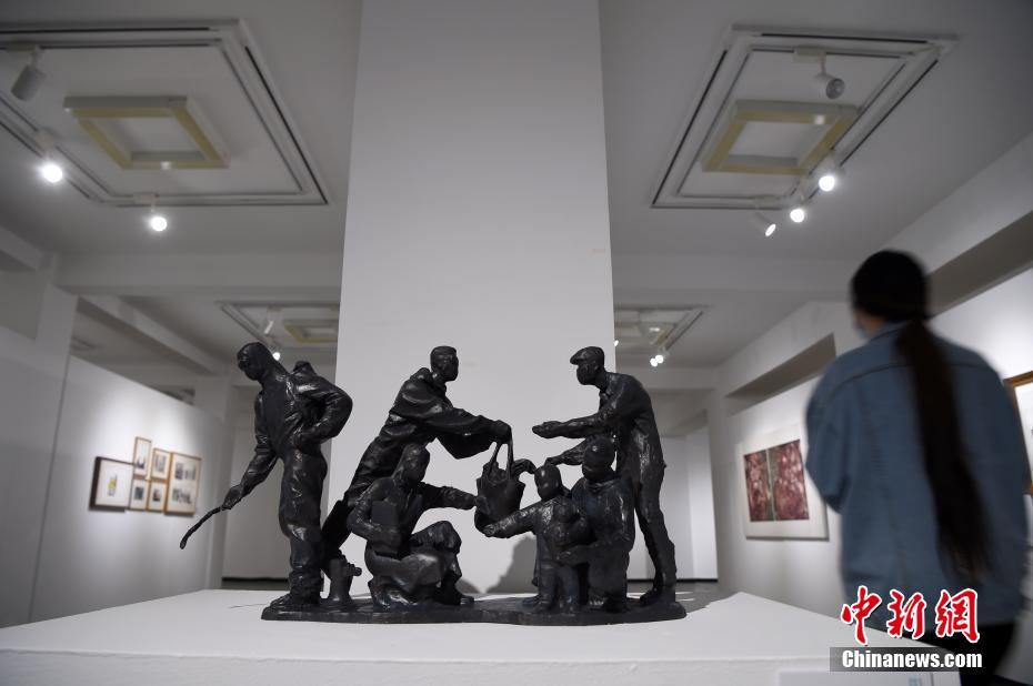 В Пекине открылась «Всеармейская противоэпидемическая и военно-тематическая художественная выставка»