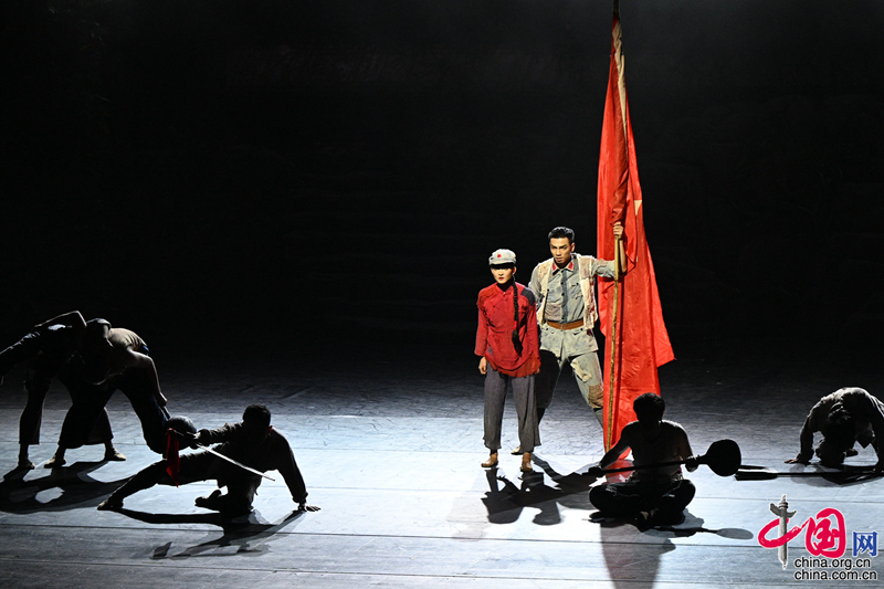 В Пекине была представлена народная танцевальная драма «Цзиньган, Цзиньган»