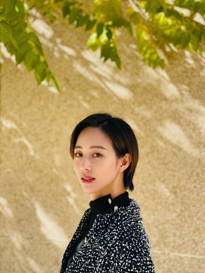 Теплеые осенние фотографии актрисы Чжан Цзюньнин