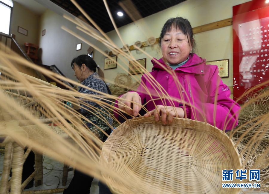 Плетение из ротанга помогает увеличить доходы