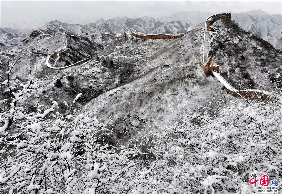 Участок Цзиньшаньлин Великой Китайской стены в снежном наряде