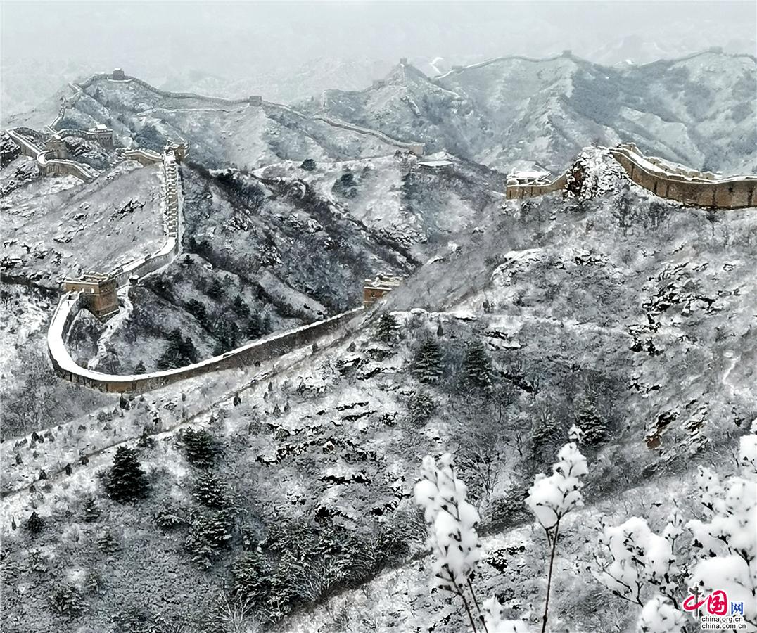 Участок Цзиньшаньлин Великой Китайской стены в снежном наряде