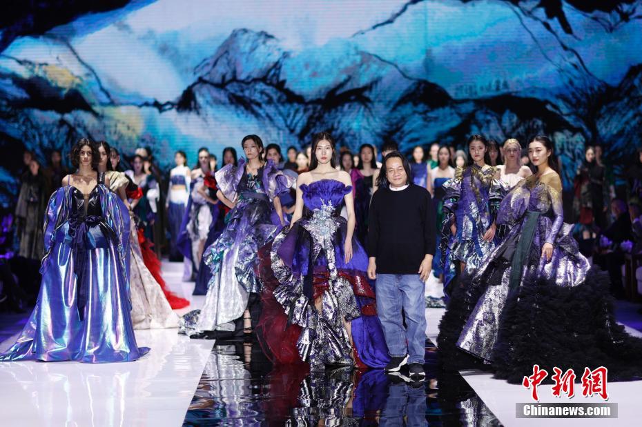 Циндао: китайско-итальянский модный показ на тему “Шелковый путь”
