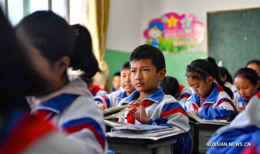 От 3 до 18: политика "трех гарантий" открыла доступ к бесплатному образованию миллионам юных тибетцев 
