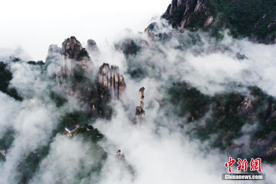 Красивые пейзажи в горах Саньциншань в провинции Цзянси