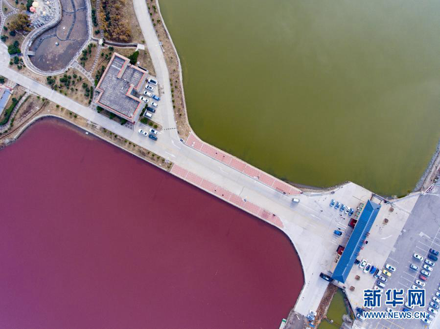 Зимнее соленое озеро в городе Юньчэн провинции Шаньси