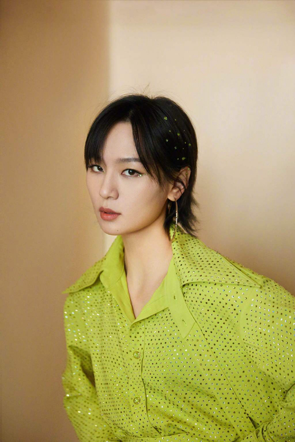 Популярная певица Чжоу Бичан