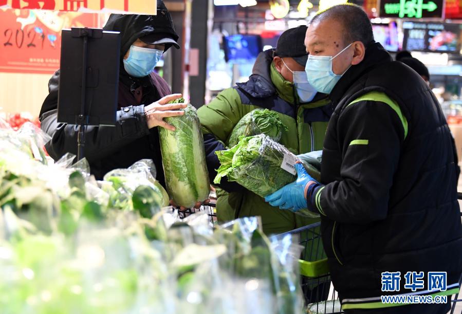 Достаточные запасы продуктов в пекинских супермаркетах обеспечивают снабжение перед праздниками
