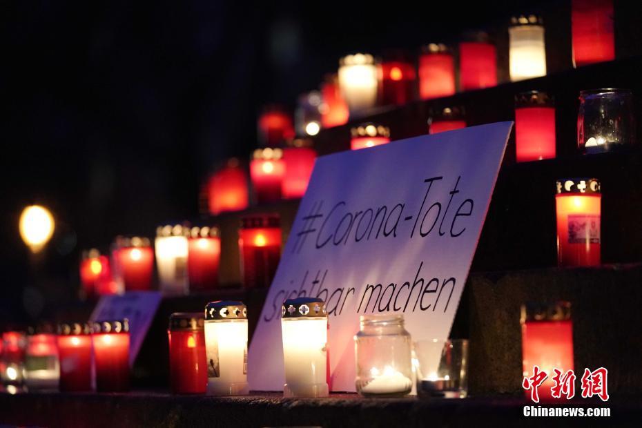 Германия: в Берлине зажгли свечи в знак скорби по умершим от эпидемии COVID-19 