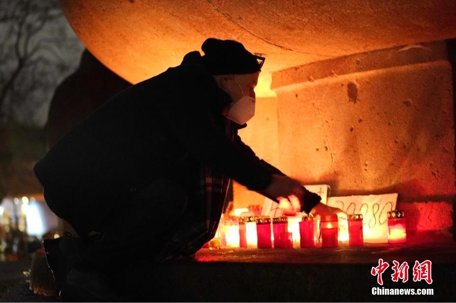 Германия: в Берлине зажгли свечи в знак скорби по умершим от эпидемии COVID-19 