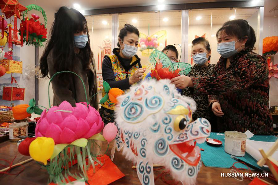 В провинции Шаньдун готовят фонарики к наступающему "Чуньцзе" 