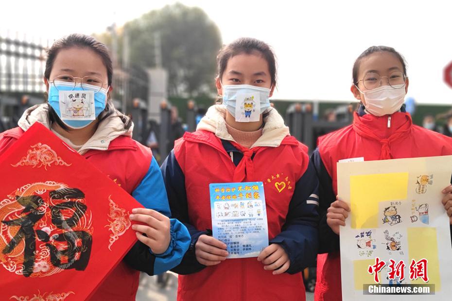 Чанчжоу: школьники разработали коллекцию смайликов в честь праздника Весны на фоне борьбы с эпидемией