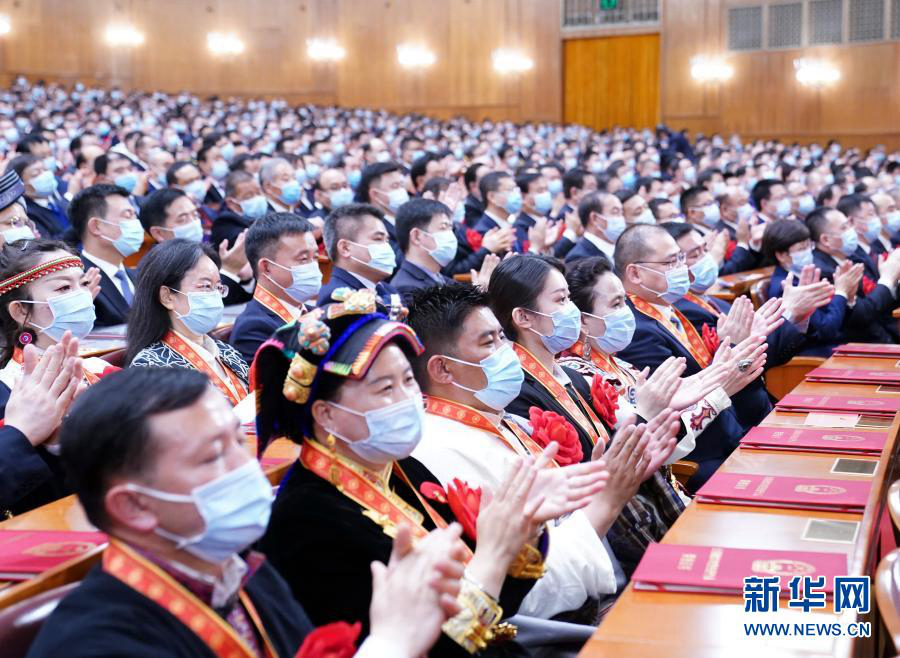 Си Цзиньпин присутствовал на собрании по подведению итогов и награждению отличившихся в борьбе с бедностью