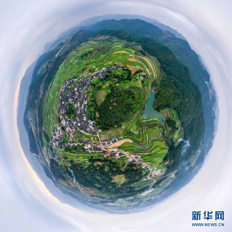 Живописные пейзажи террасовых полей в уезде Даньчжай провинции Гуйчжоу