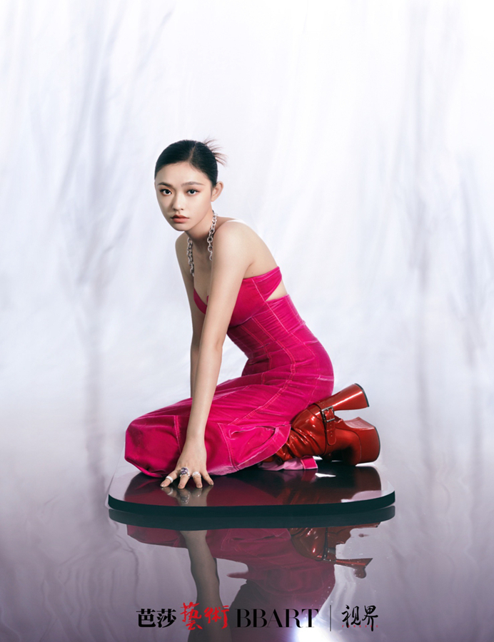 Модные фотографии актрисы Линь Юнь
