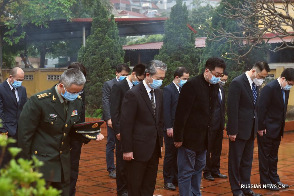 Китайские посольства и консульства за рубежом провели мемориальные мероприятия по случаю праздника Цинмин