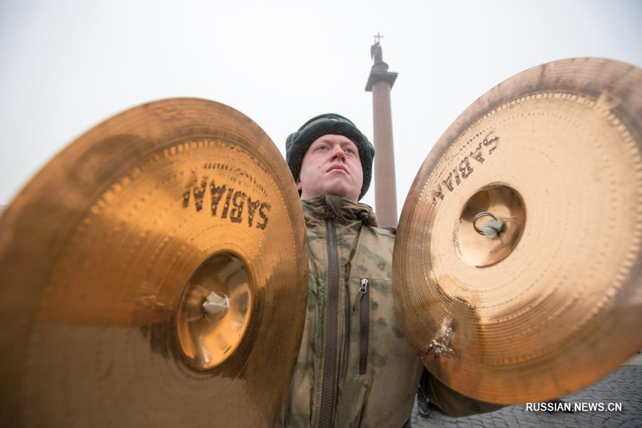 Военный оркестр в Санкт-Петербурге готовится к параду Победы