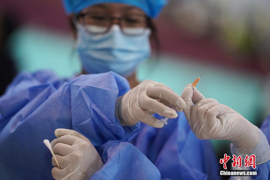 В Куньмине открыт временный пункт для приема вакцин от COVID-19 с ежедневной приемоспособностью на 5000 доз