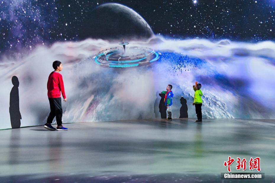 Иммерсивный кинотеатр в Китайском национальном научно-техническом музее привлекает туристов