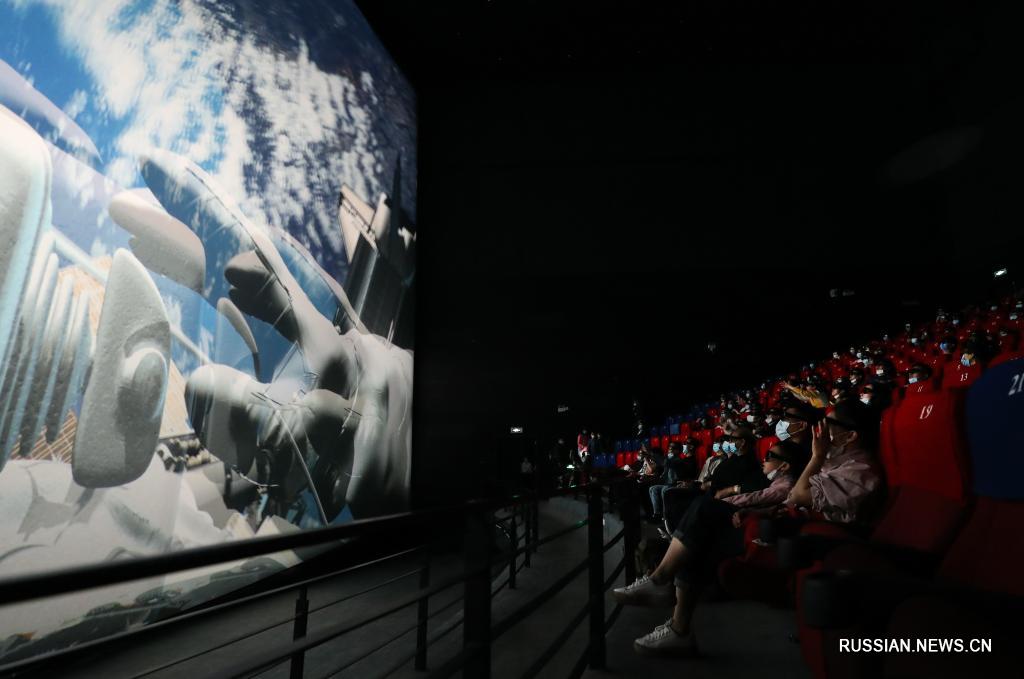 В Шанхайском музее науки и техники идет последний показ пленочных научно-популярных фильмов