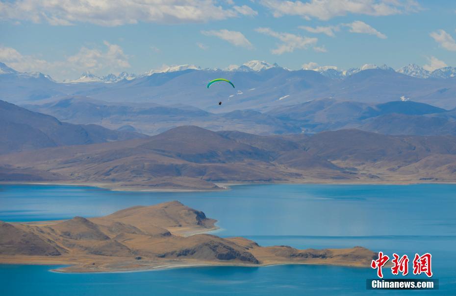 Приближается «первомай», и тибетское озеро Ямджоюм-Цо привлекает туристов