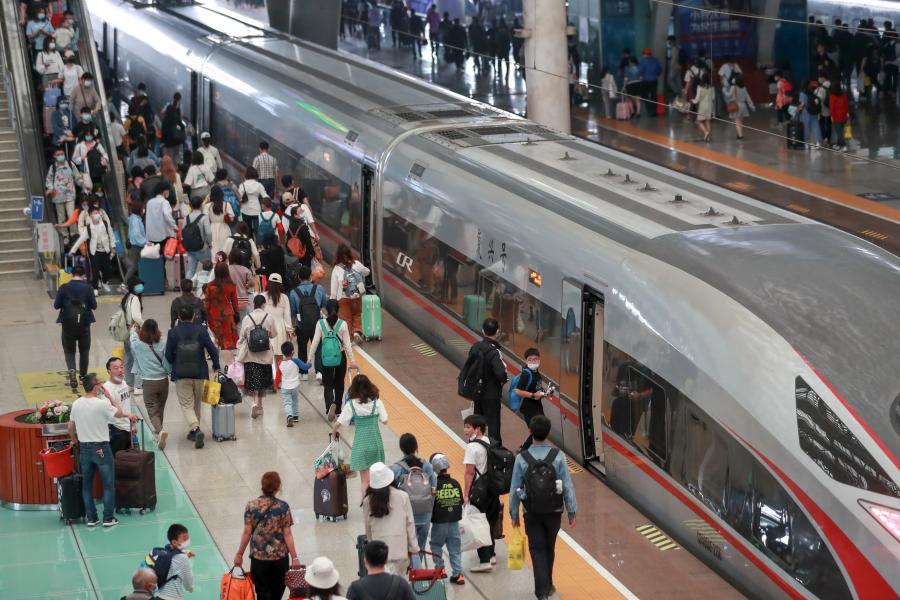 /Мультимедиа/ Пассажиропоток на железных дорогах Китая в майские каникулы достиг 117 млн человек