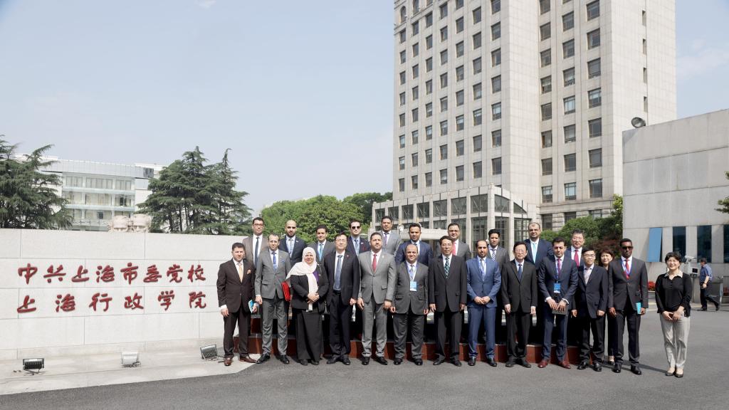 Иностранные дипломаты в Китае посещают партийную школу и изучают секрет успеха 100-летней партии