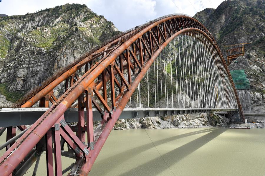 25 июня откроется движение по железной дороге Лхаса-Ньингчи в Тибете
