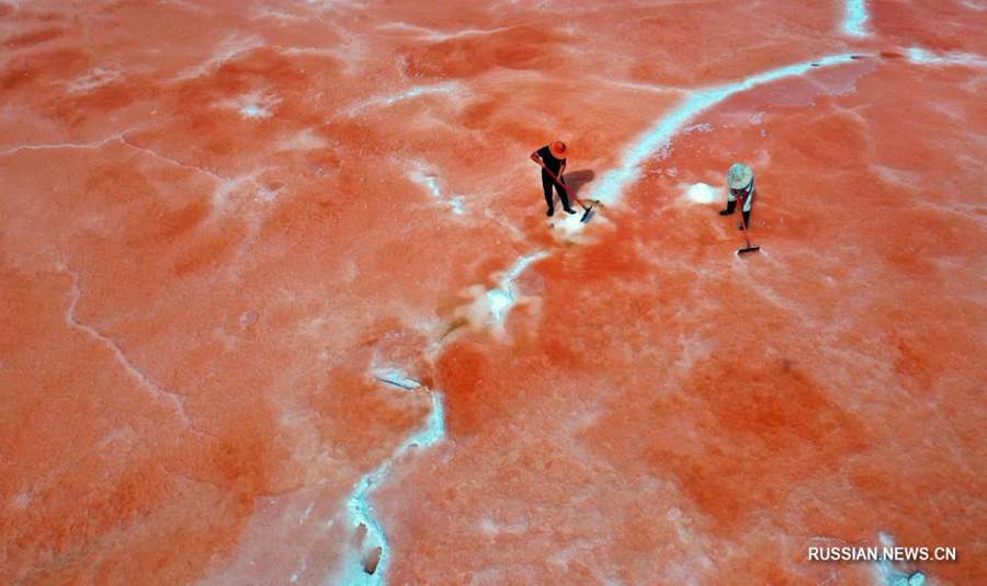 Красочные соленые озера на севере провинции Шэньси