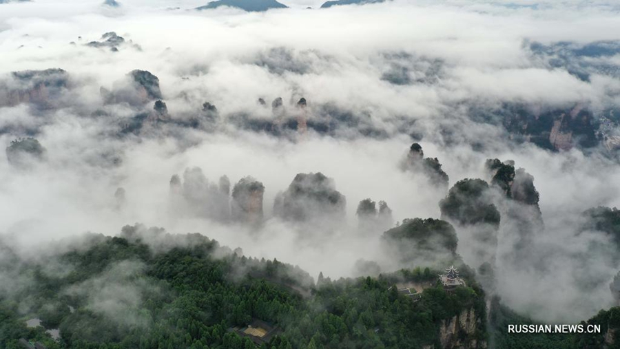 Море облаков над горами в Центральном Китае