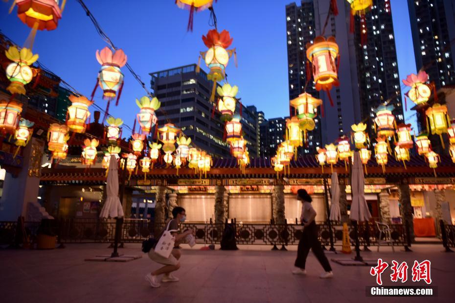 В храме Вонг Тай Син в Сянгане пройдет ярмарка фонарей в честь праздника середины осени.