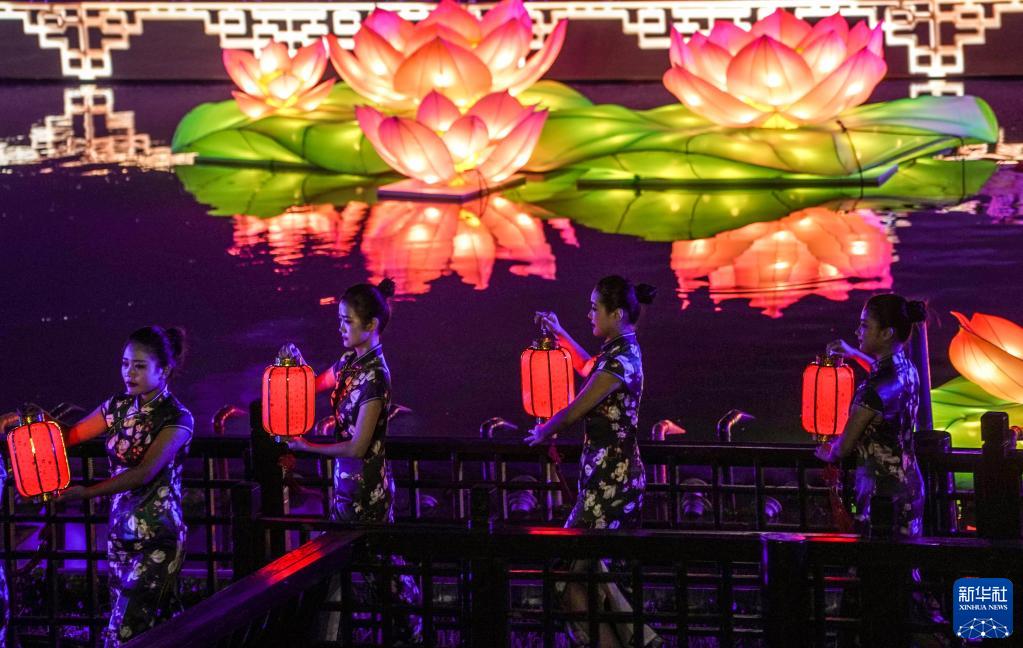 В Куньшане стартовал фестиваль фонарей по случаю праздника середины осени