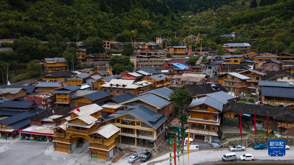 Живописная зона Цзючжайгоу вновь открыта для туристов после землетрясения