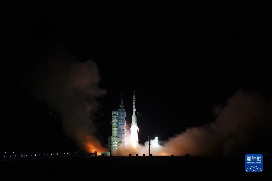 Запуск китайского пилотируемого космического корабля "Шэньчжоу-13" прошел успешно