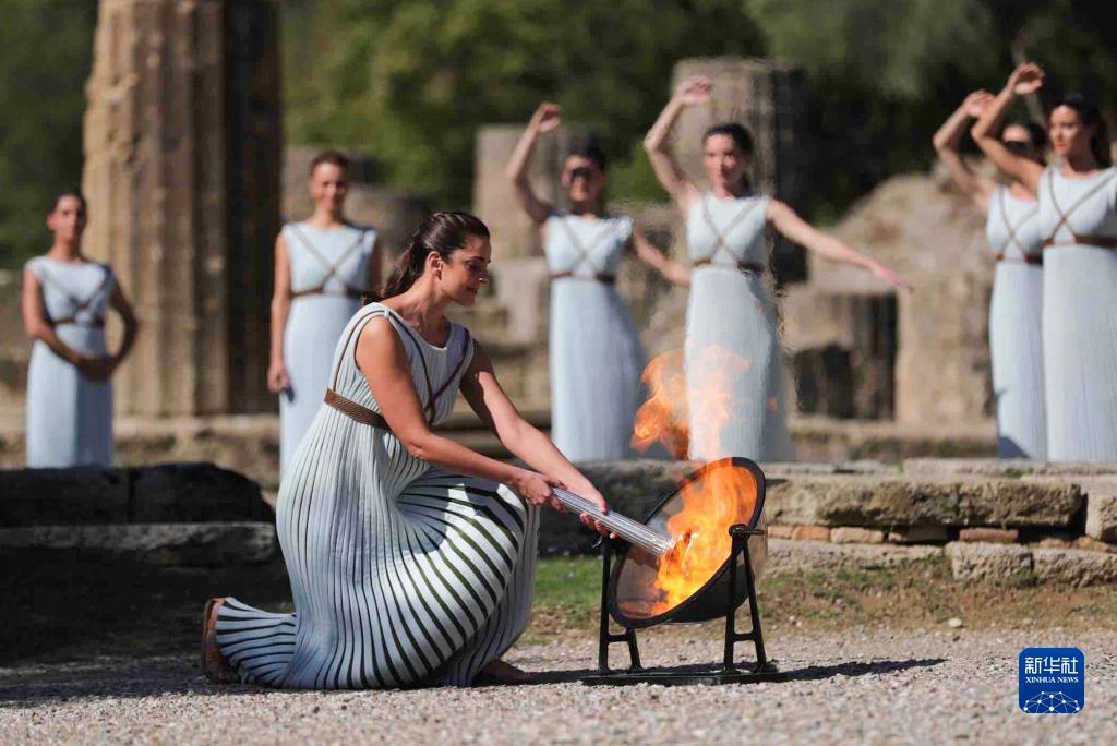Огонь зимних Олимпийских игр 2022 года в Пекине зажгли в греческой Древней Олимпии