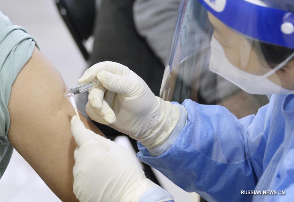 В Пекине приступили к вакцинации населения бустерной дозой вакцины от COVID-19
