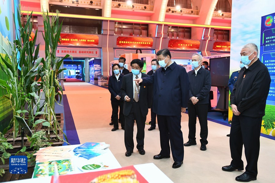 Си Цзиньпин призвал прилагать больше усилий для укрепления Китая как научно-технологической державы