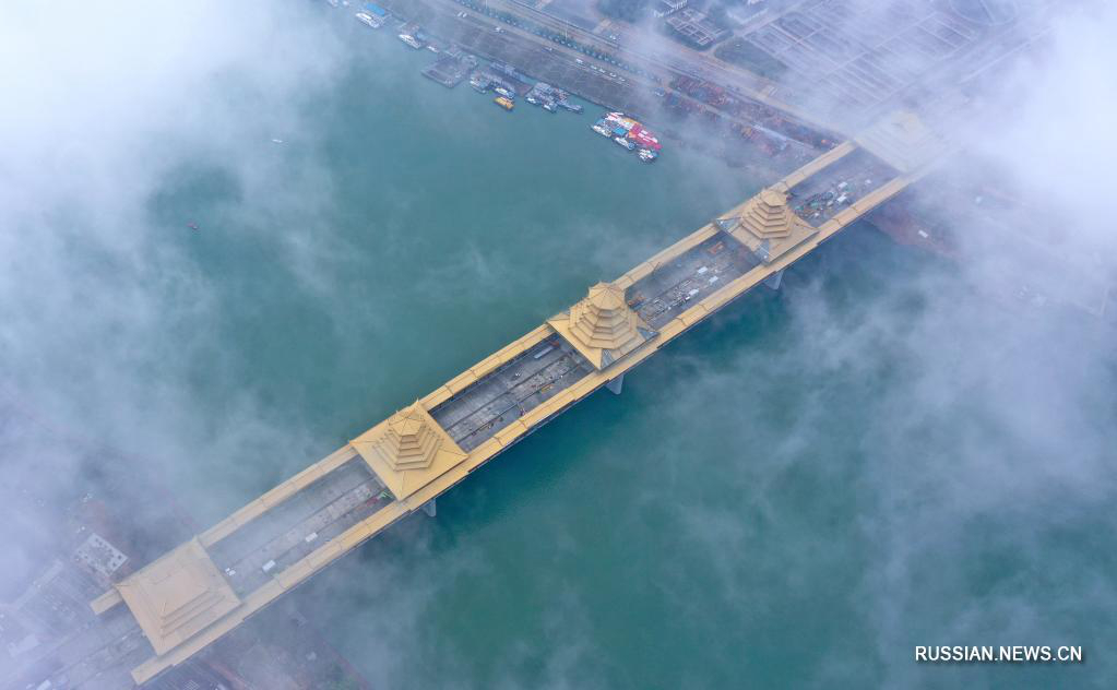 "Золотое облачение" нового моста "Фэнхуанлин" в Лючжоу