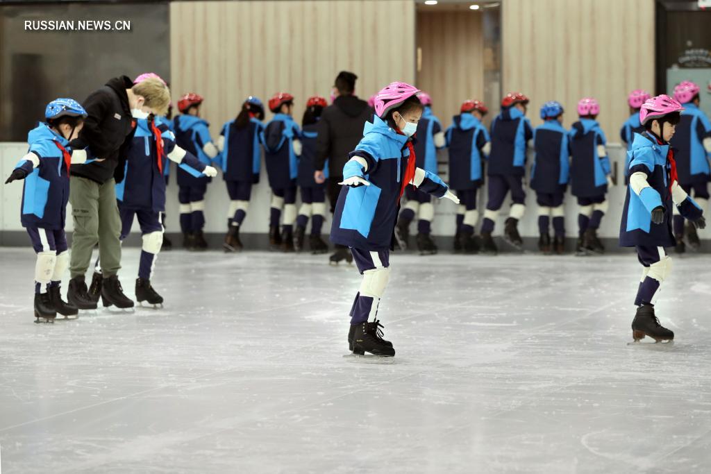 Занятия по зимним видам спорта в шанхайских школах