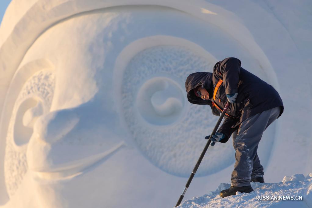 На фото: Снежные скульптуры на тему зимних Олимпийских игр представлены на острове Тайяндао /остров Солнца/ в г.Харбин /пров. Хэйлунцзян, Северо-Восточный Китай/. 