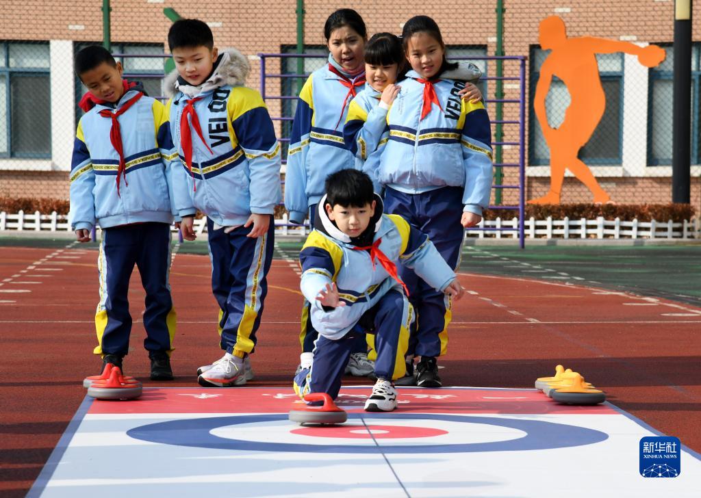 Популяризация зимних видов спорта в школах города Циндао провинции Шаньдун